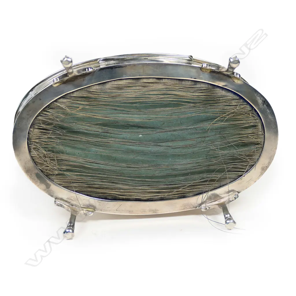 Oval shaped sterling silver jewellery box. Image 1++