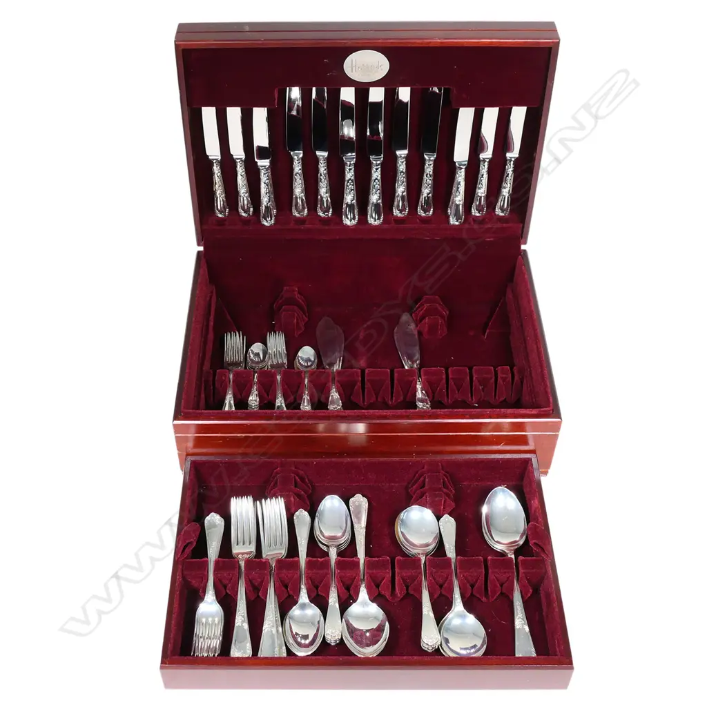 A late 20thC Harrods silver eight-person cutlery canteen, Image 1++