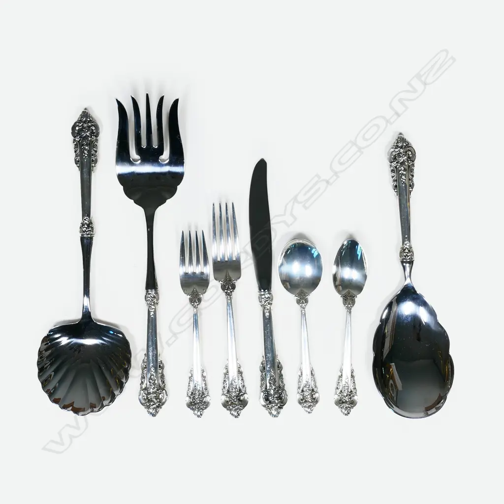 A vintage 'Wallace Sterling' silver 'Grande Baroque' 12-person canteen of cutlery, Image 1++