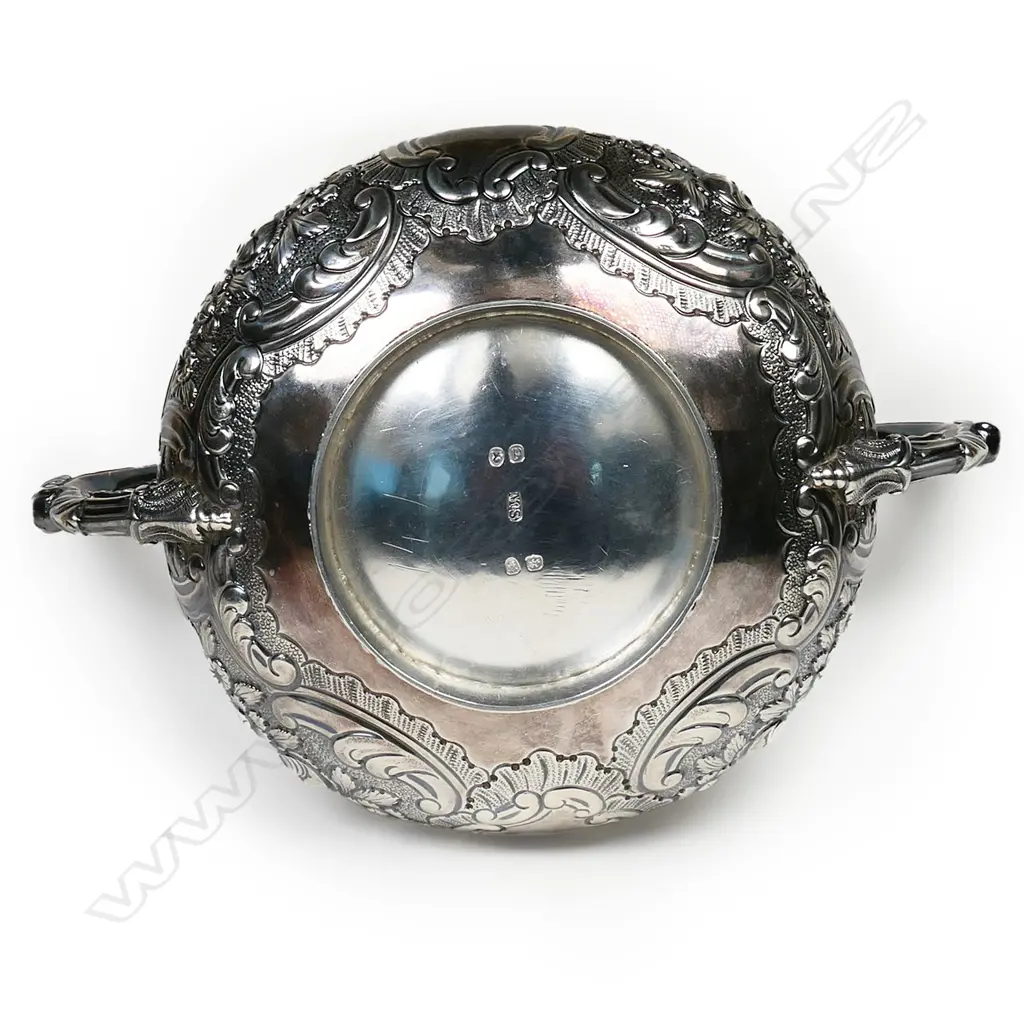 A George IV silver sugar bowl, Image 1++