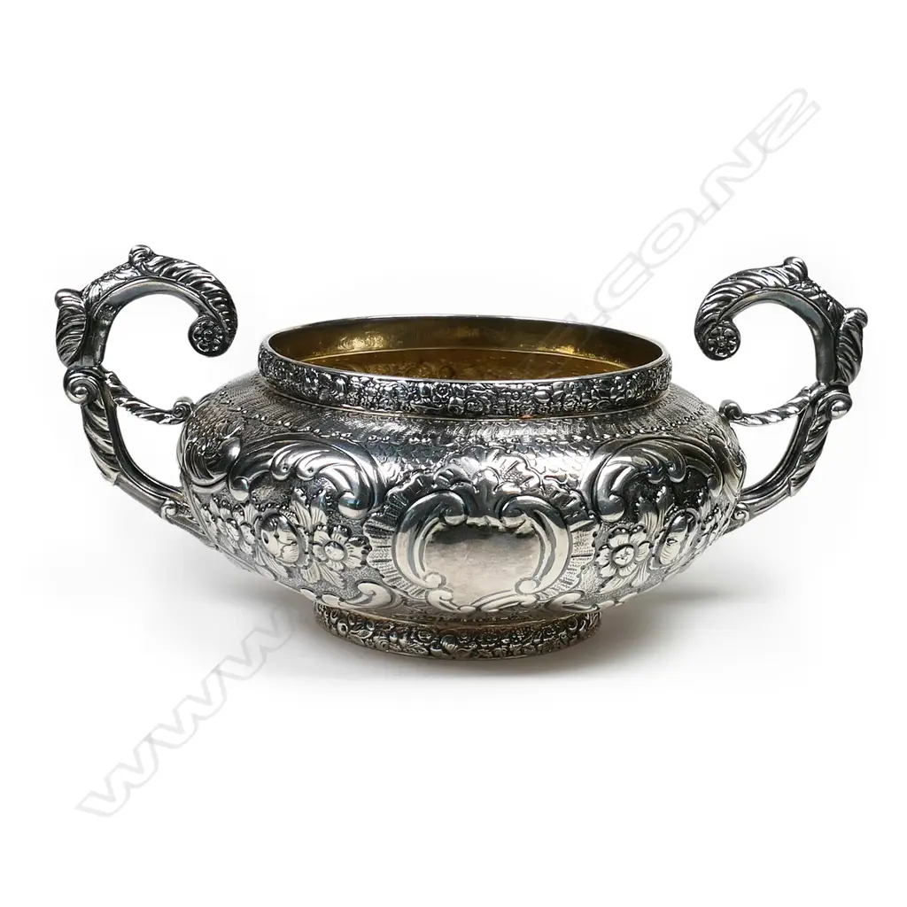 A George IV silver sugar bowl, Image 1++