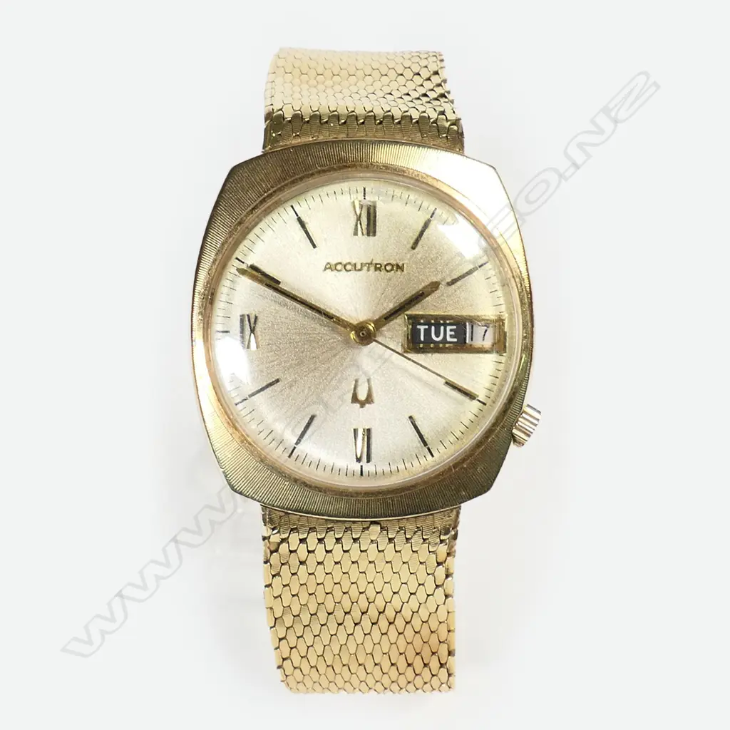 A c1960's 14ct gold Accutron gents wristwatch, Image 1++