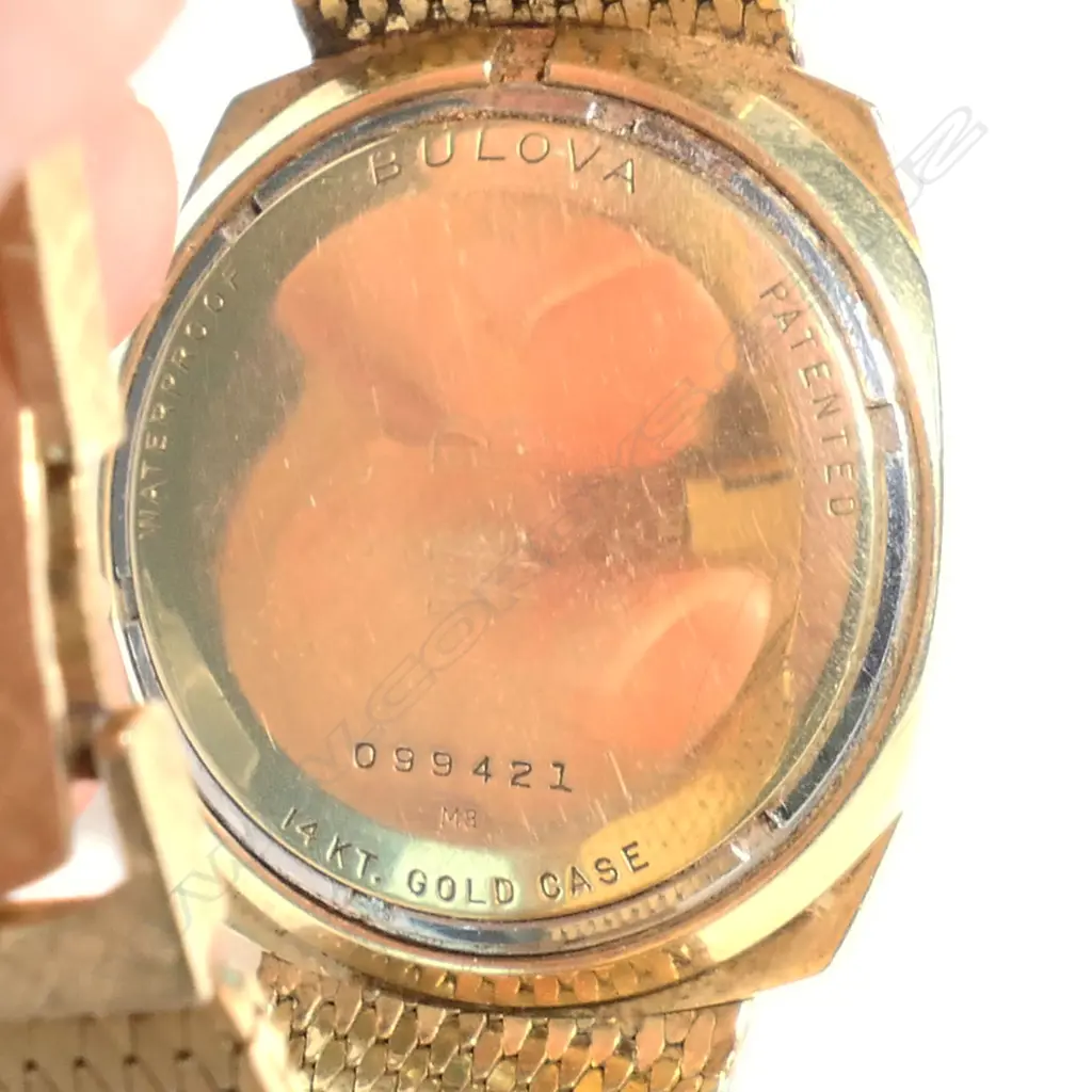 A c1960's 14ct gold Accutron gents wristwatch, Image 1++