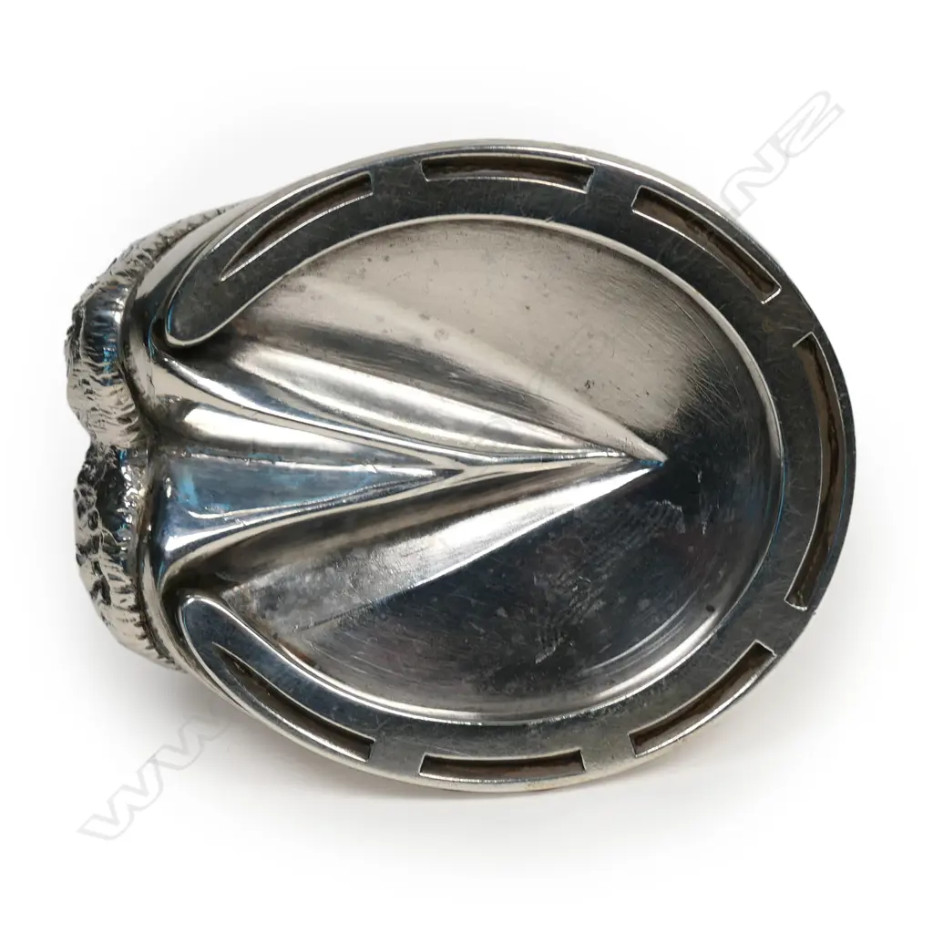 A Victorian silver pin cushion, Image 1++