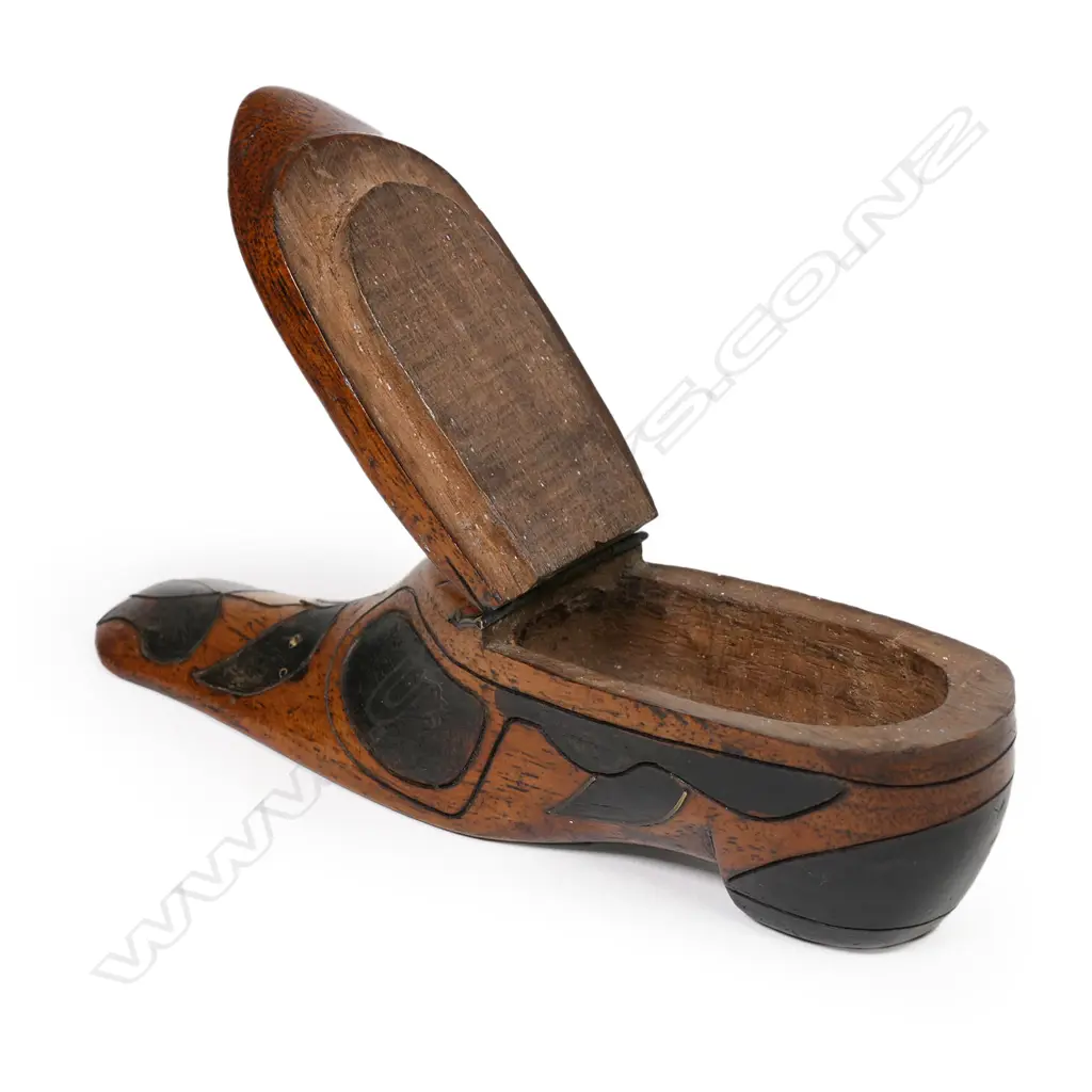 A Georgian treen snuff box, Image 1++
