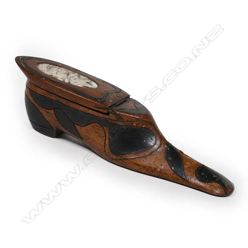 A Georgian treen snuff box, Image 1++