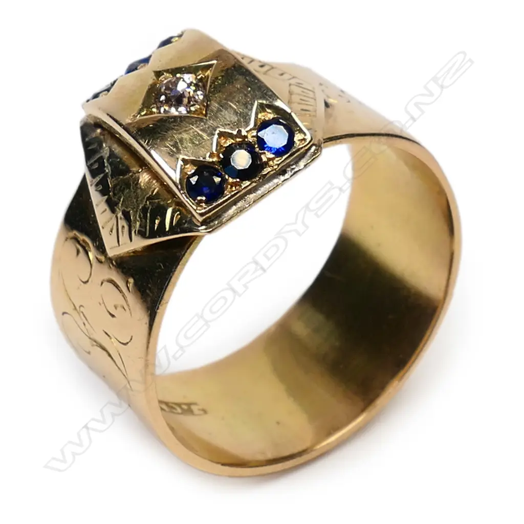 A late 19thC NZ 18ct yellow gold sapphire and diamond ring, Image 1++