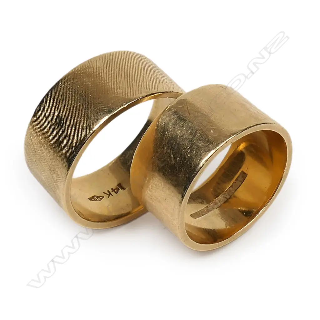 A pair of vintage 14ct yellow gold designer wedding rings, Image 1++