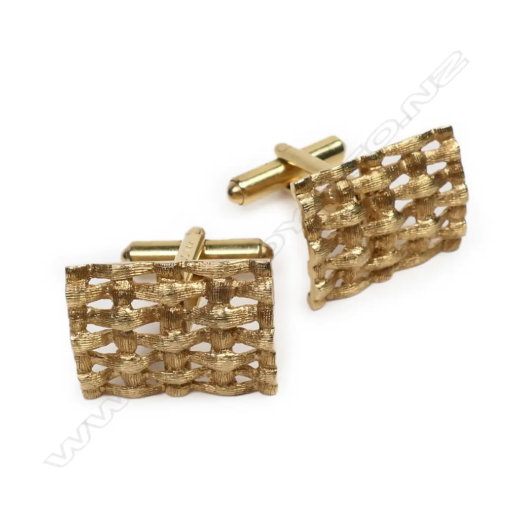 A pair of vintage 14ct yellow gold designer cufflinks, Image 1++