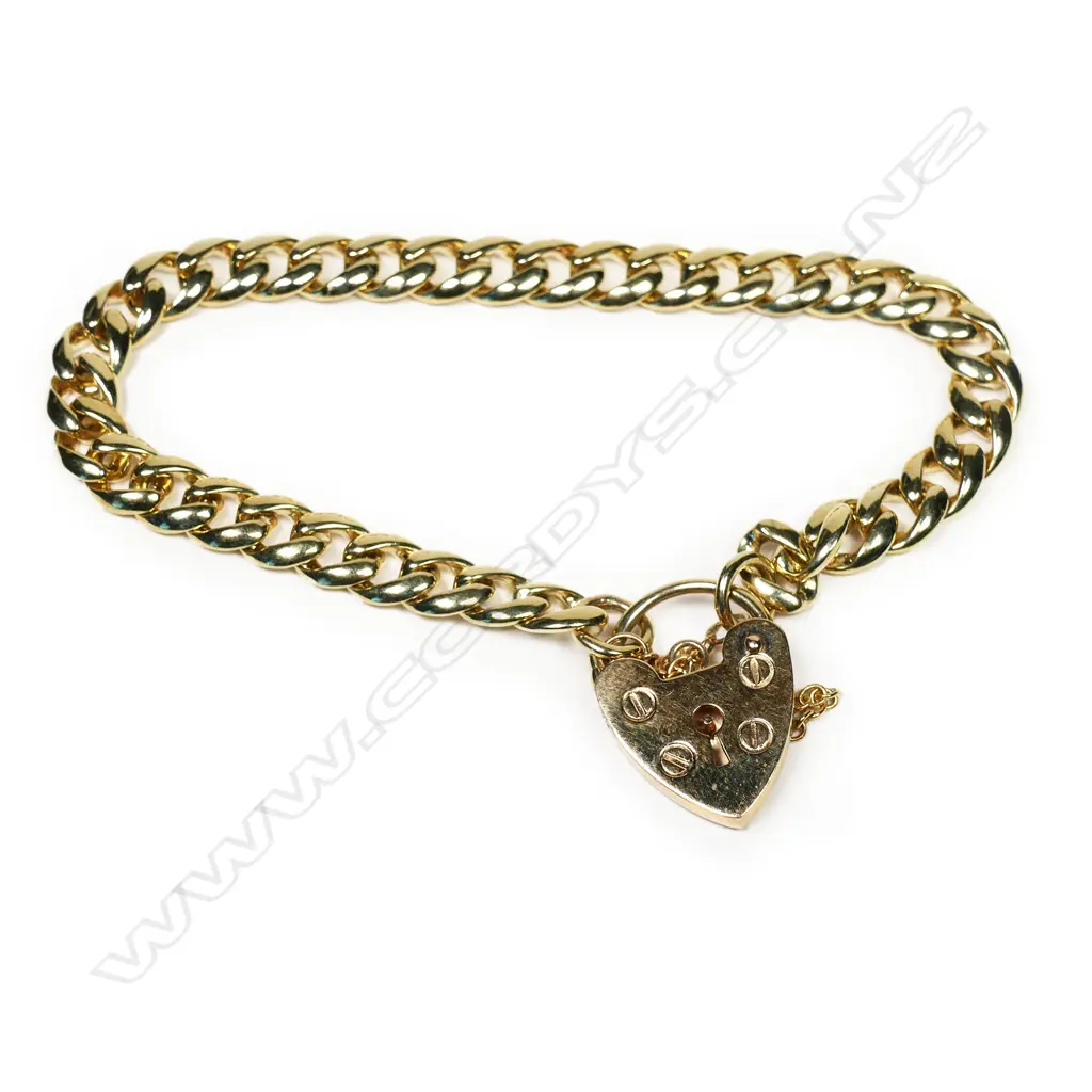 A 9ct yellow gold curb link bracelet, Image 1++