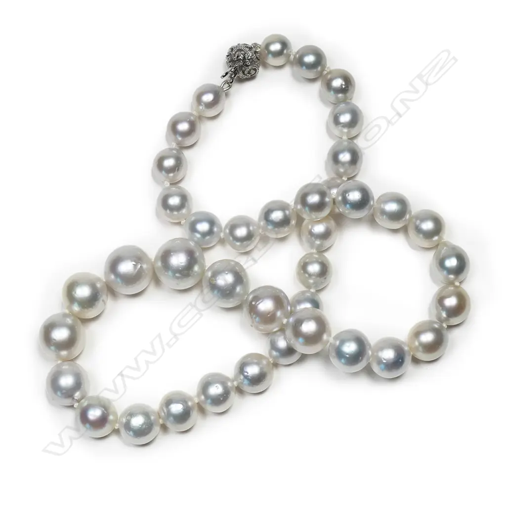 A cultured South Sea pearl necklace, Image 1++