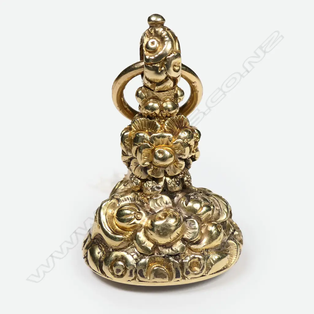 An antique 15ct yellow gold muff chain with 15ct fancy fob seal, Image 1++