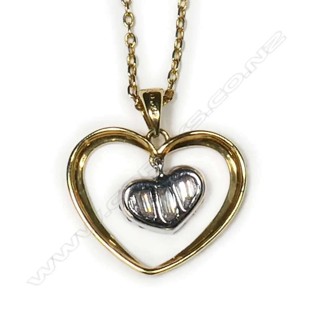 An 18ct yellow gold and diamond pendant, Image 1++