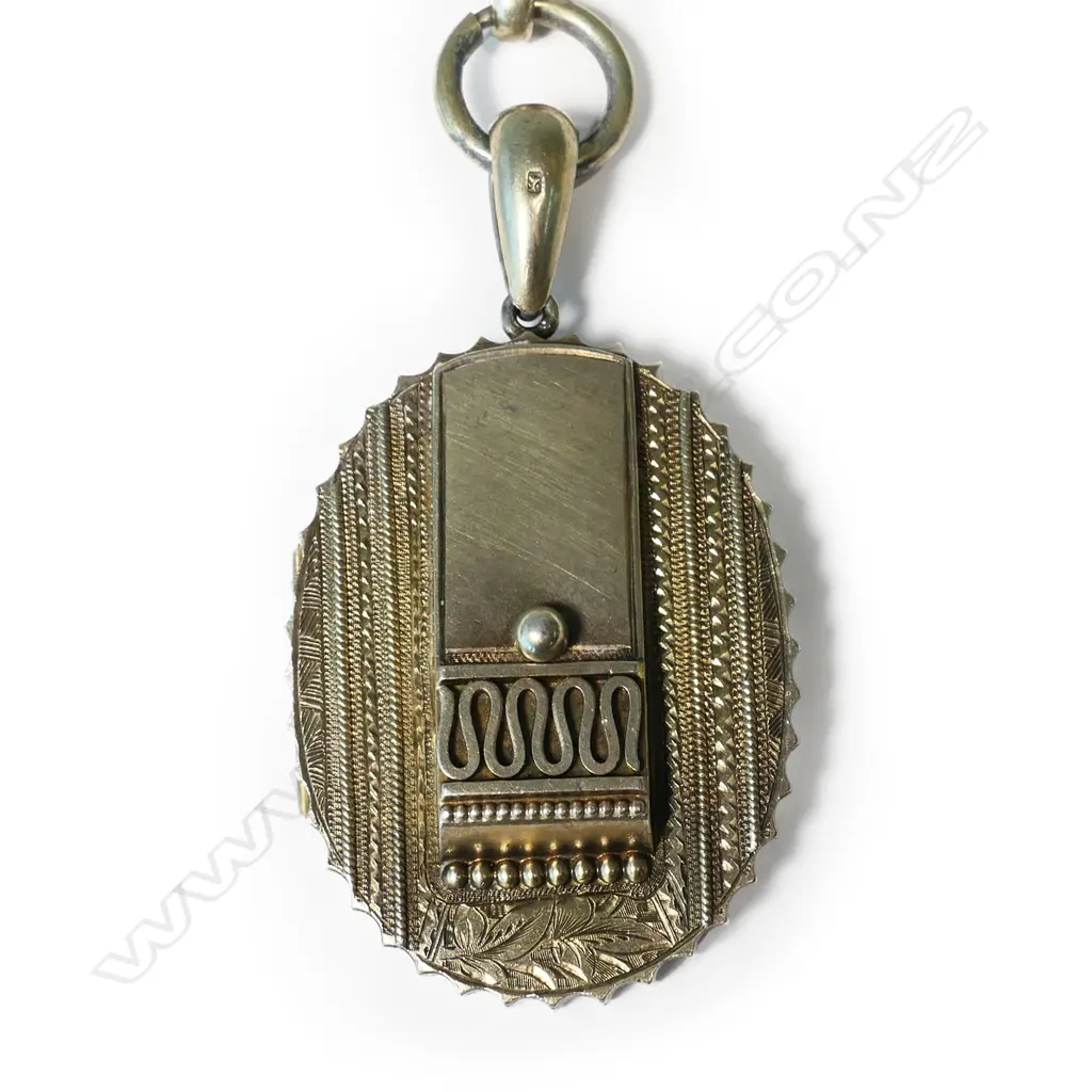 A Victorian gilded silver fancy locket and chain, Image 1++