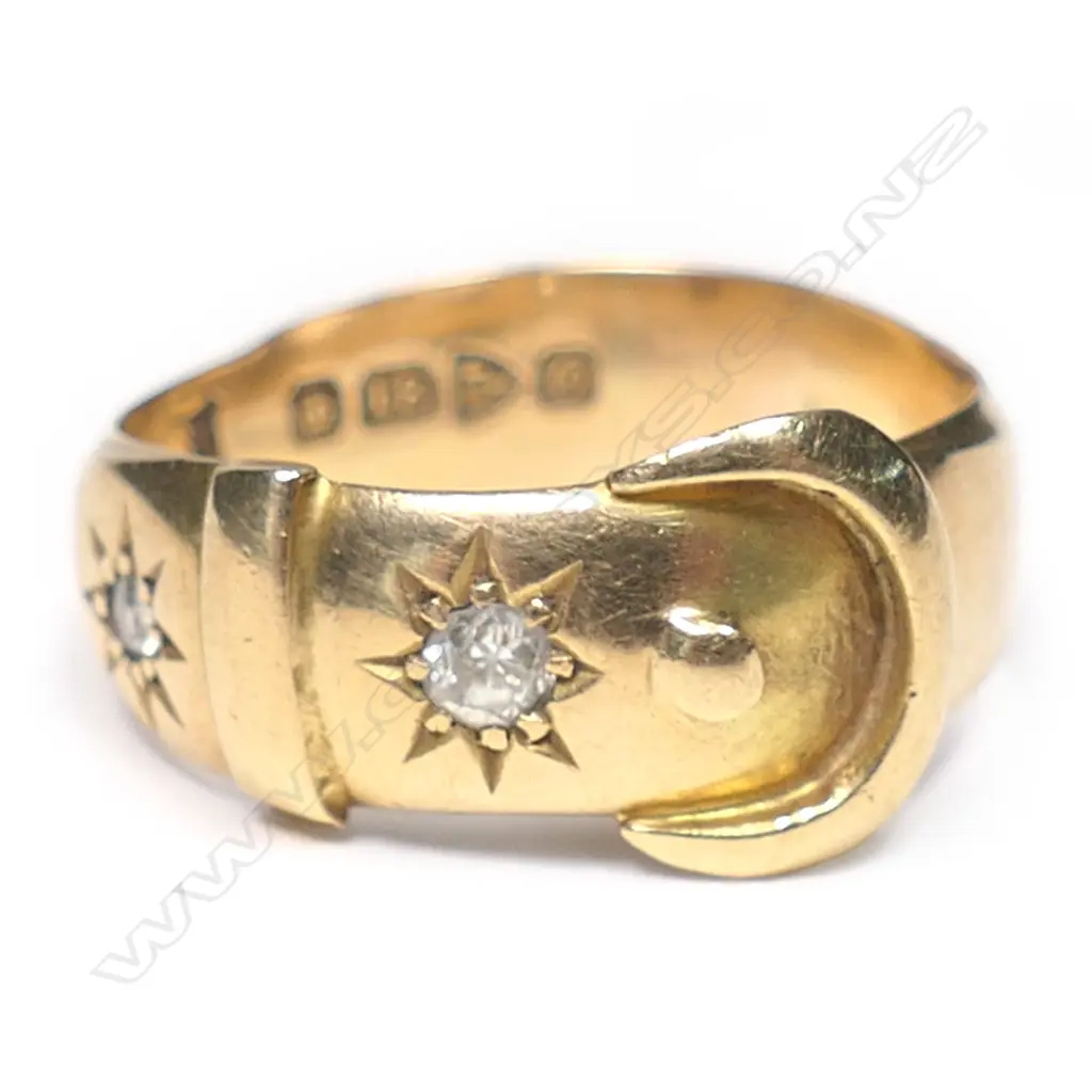 An early 20thC 18ct yellow gold and diamond buckle ring, Image 1++