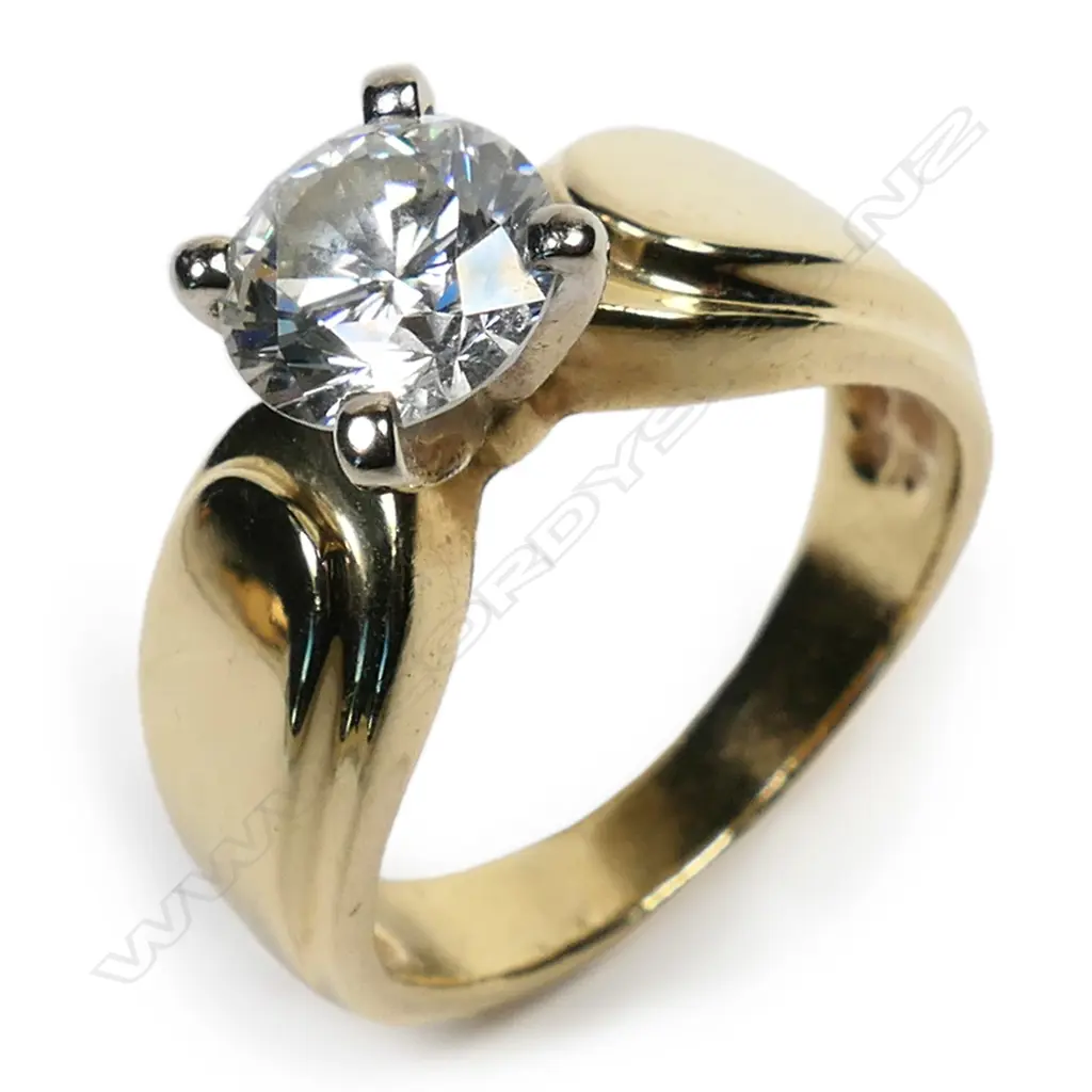 An 18ct gold and diamond solitaire ring, Image 1++