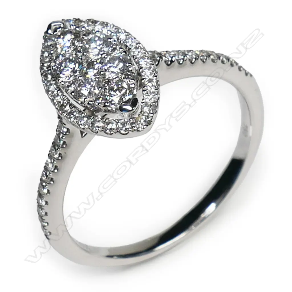An 18ct white gold diamond cluster ring, Image 1++