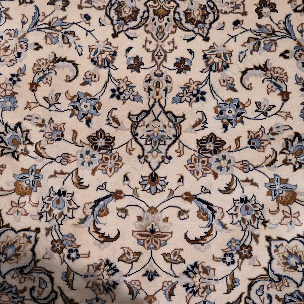 A hand-knotted Persian Kashan rug, Image 1++