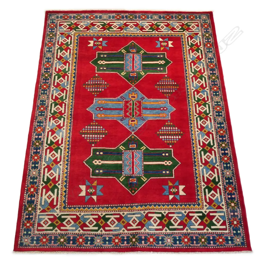 A fine hand-knotted Persian Kazak rug, Image 1++