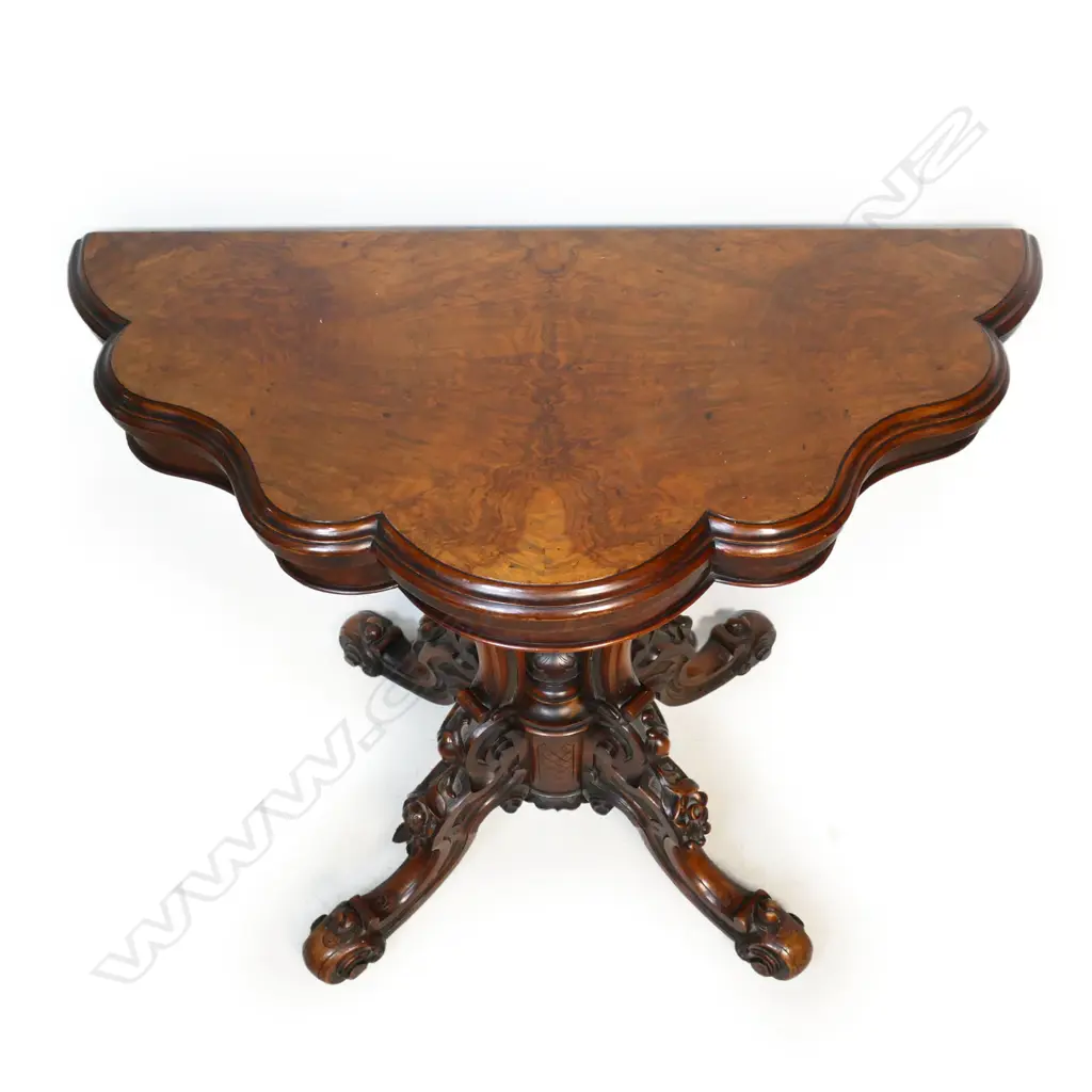 A Victorian walnut flap top card table, Image 1++