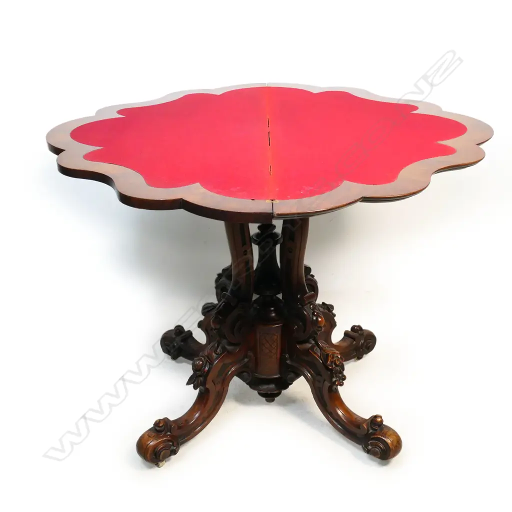 A Victorian walnut flap top card table, Image 1++