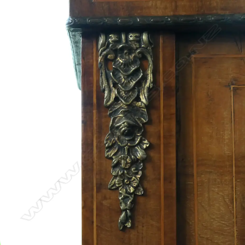 A Victorian walnut pier cabinet, Image 1++