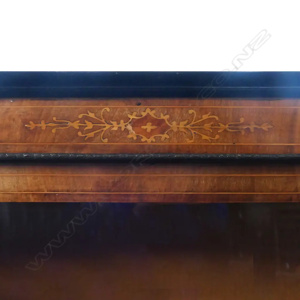 A Victorian walnut pier cabinet, Image 1++