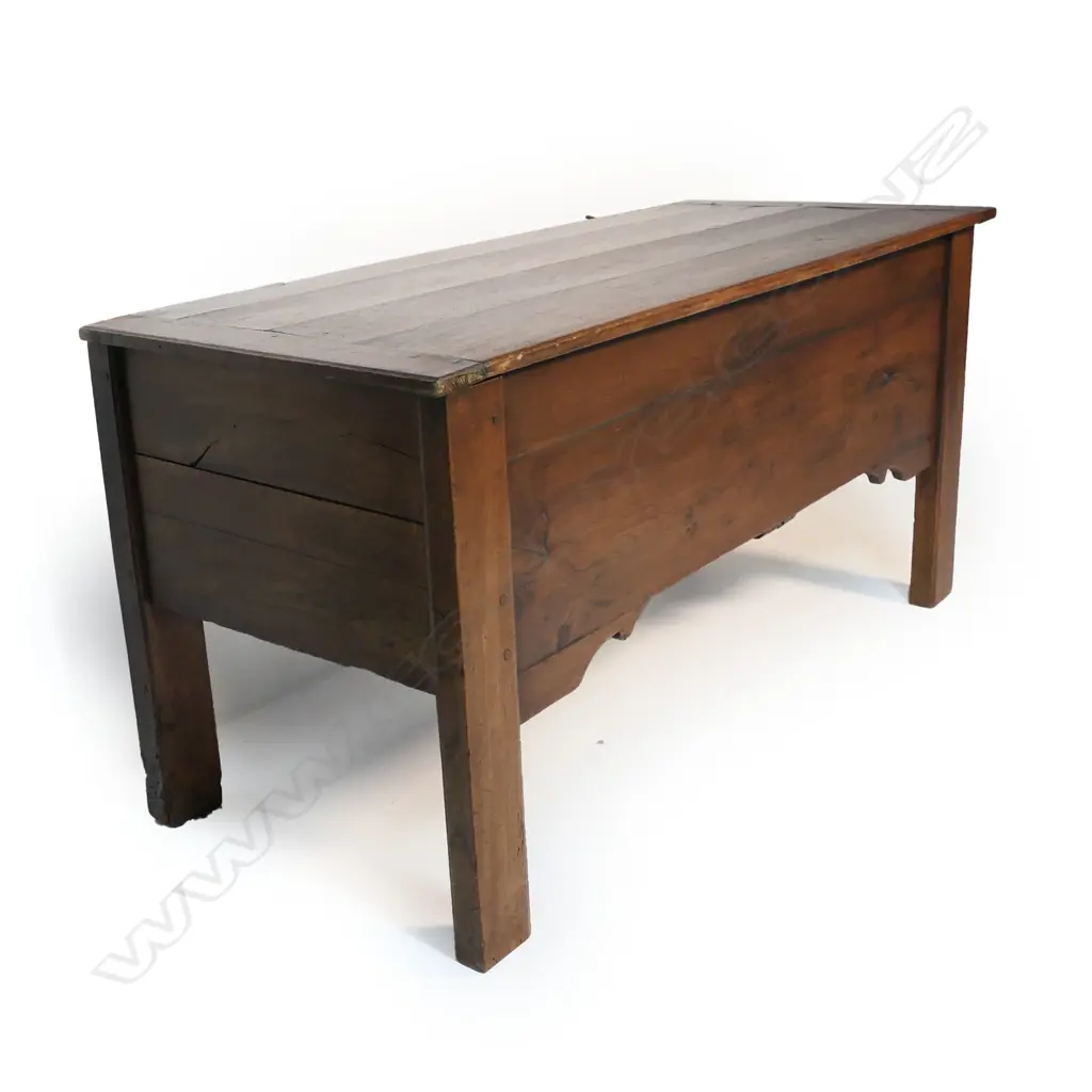 An antique Continental oak country coffer, Image 1++