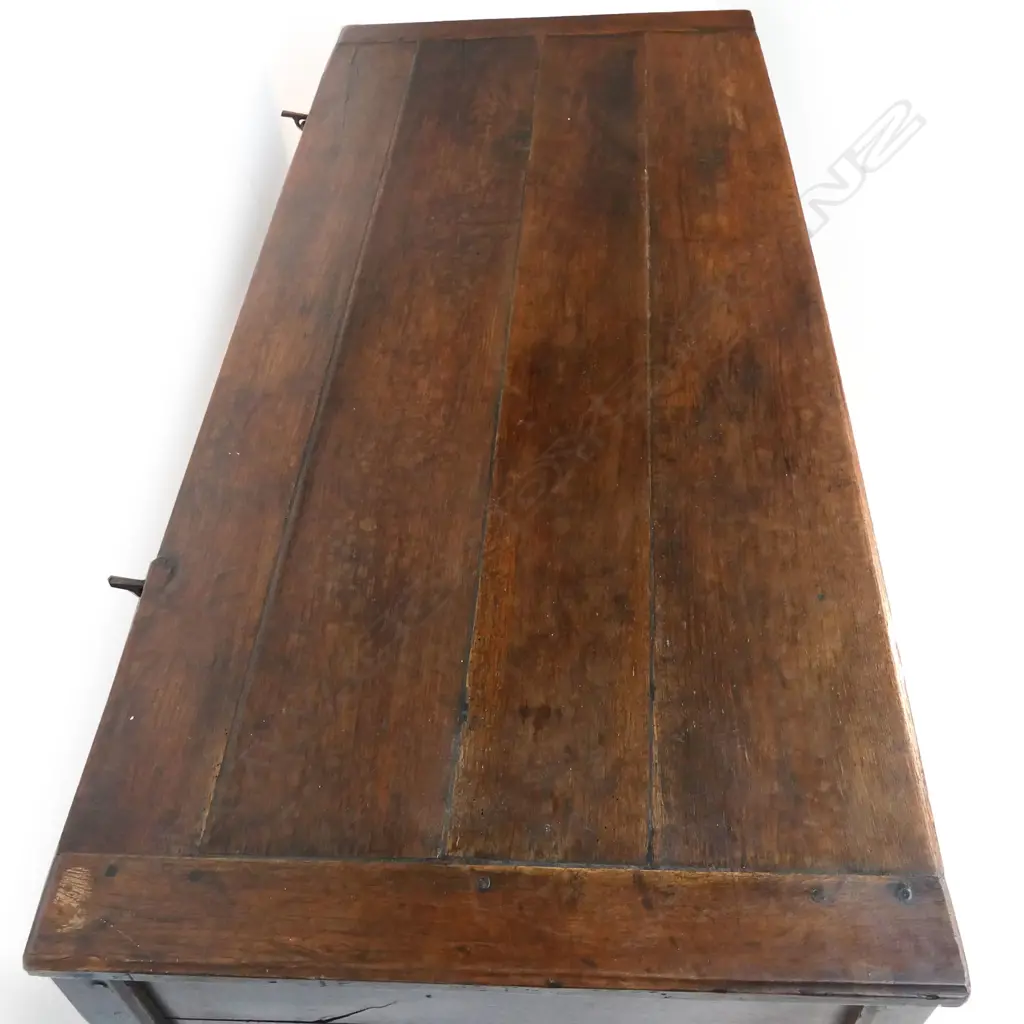 An antique Continental oak country coffer, Image 1++