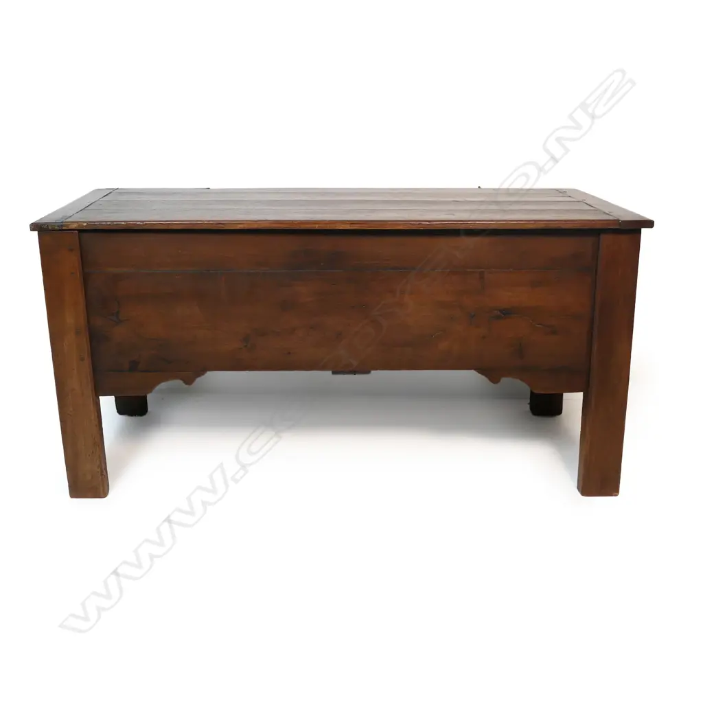 An antique Continental oak country coffer, Image 1++
