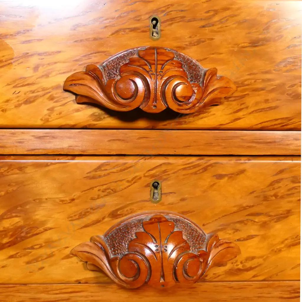 A colonial mottled kauri chest of drawers, Image 1++
