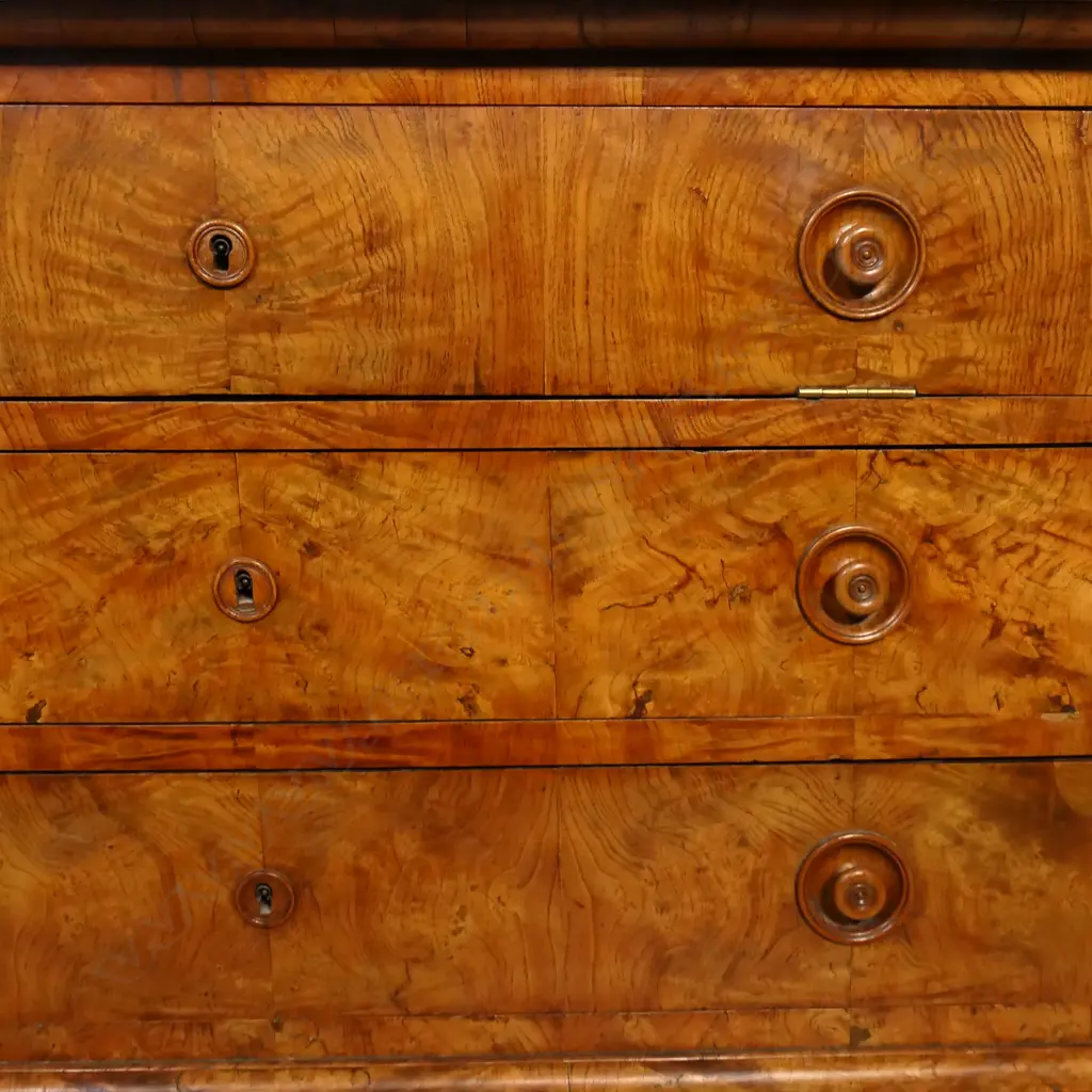An early 19thC French Louis Philippe walnut commode, Image 1++