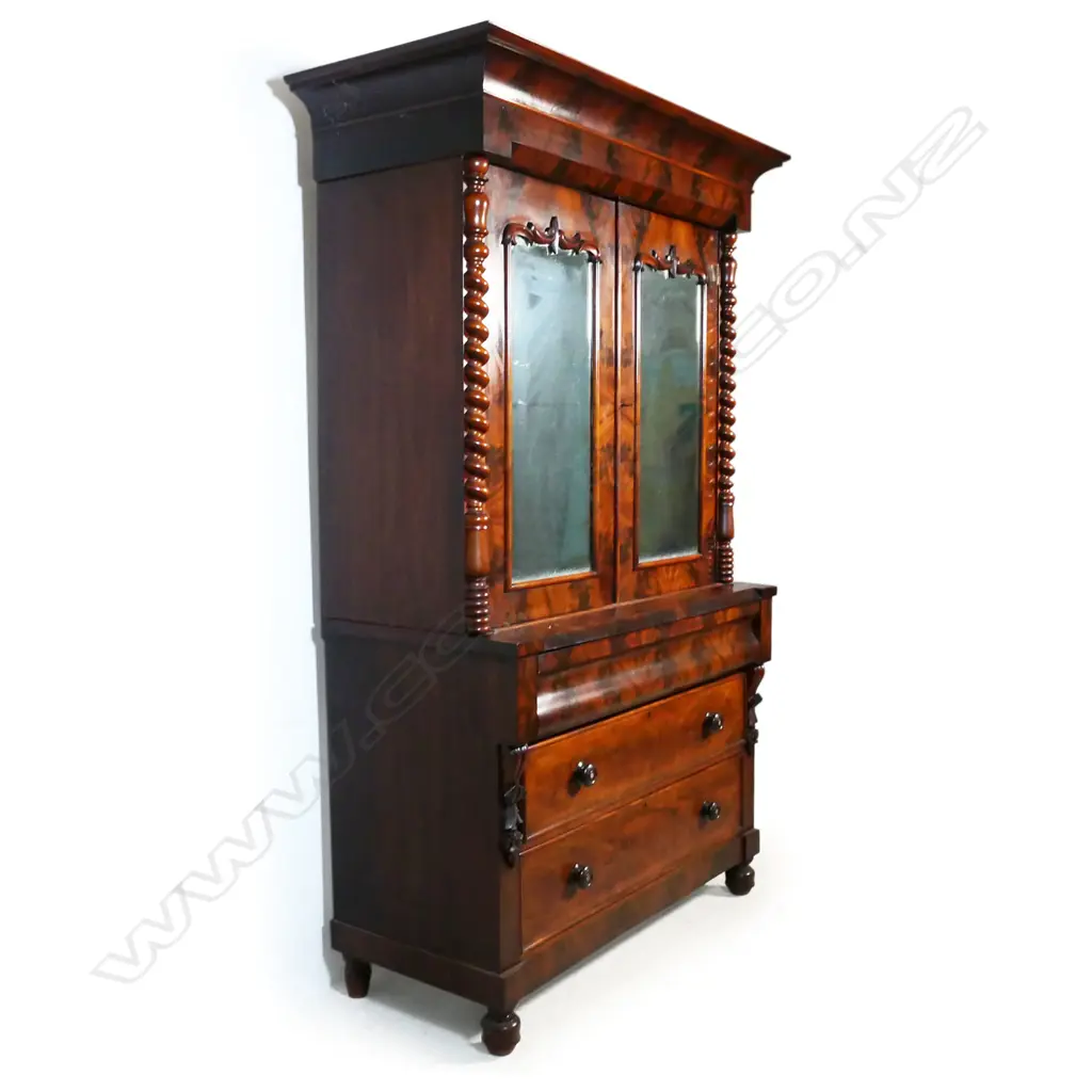 A Victorian figured mahogany linen press, Image 1++