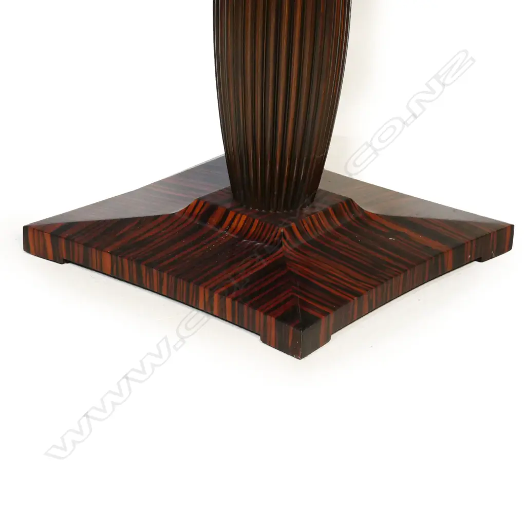 A stylish and contemporary Art Deco style dining table, Image 1++