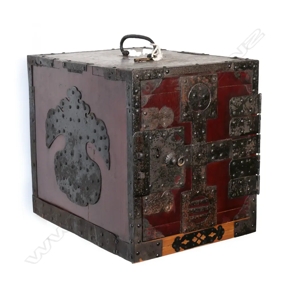A 19thC Japanese ship's safe box, Image 1++