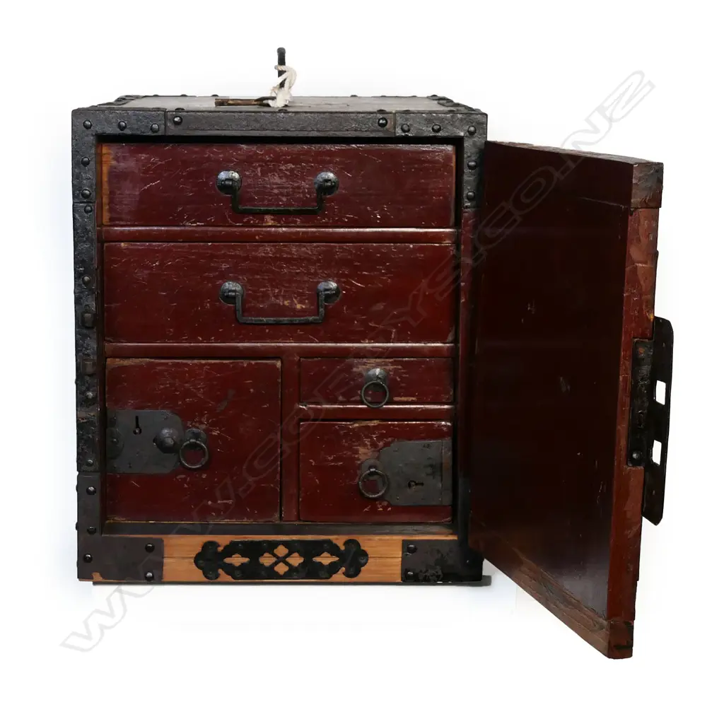 A 19thC Japanese ship's safe box, Image 1++