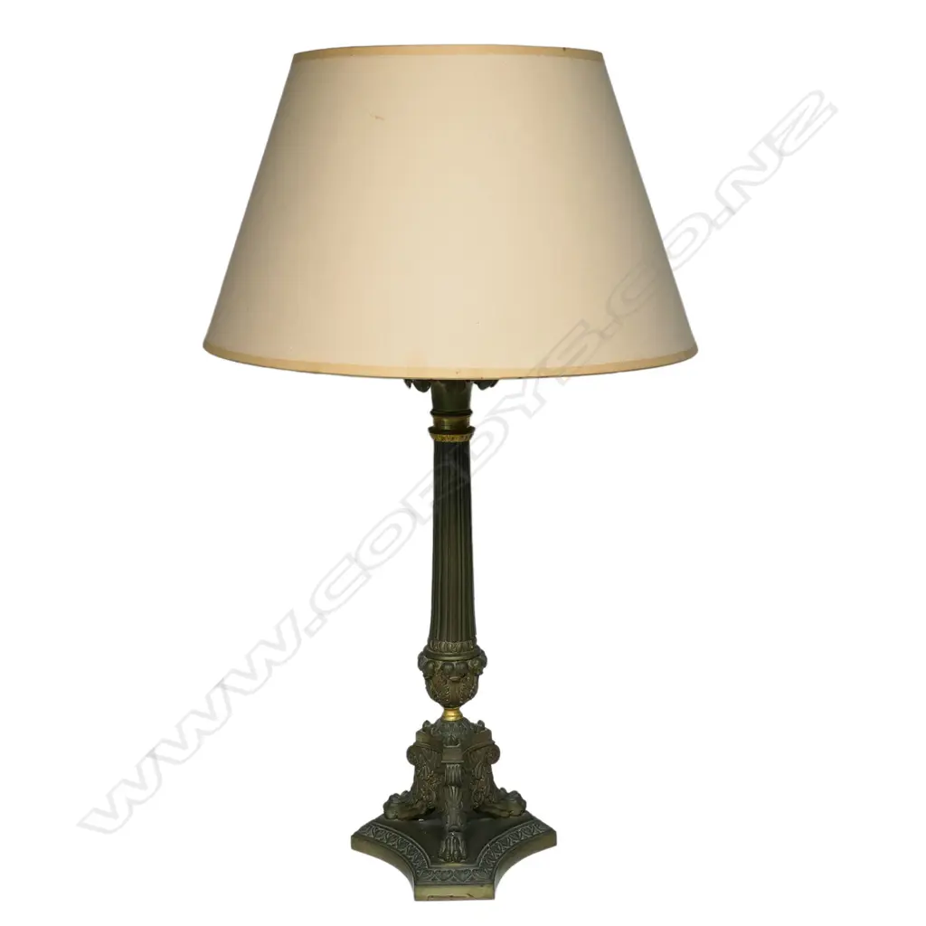 A vintage bronze Corinthian-style reeded column table lamp, Image 1++