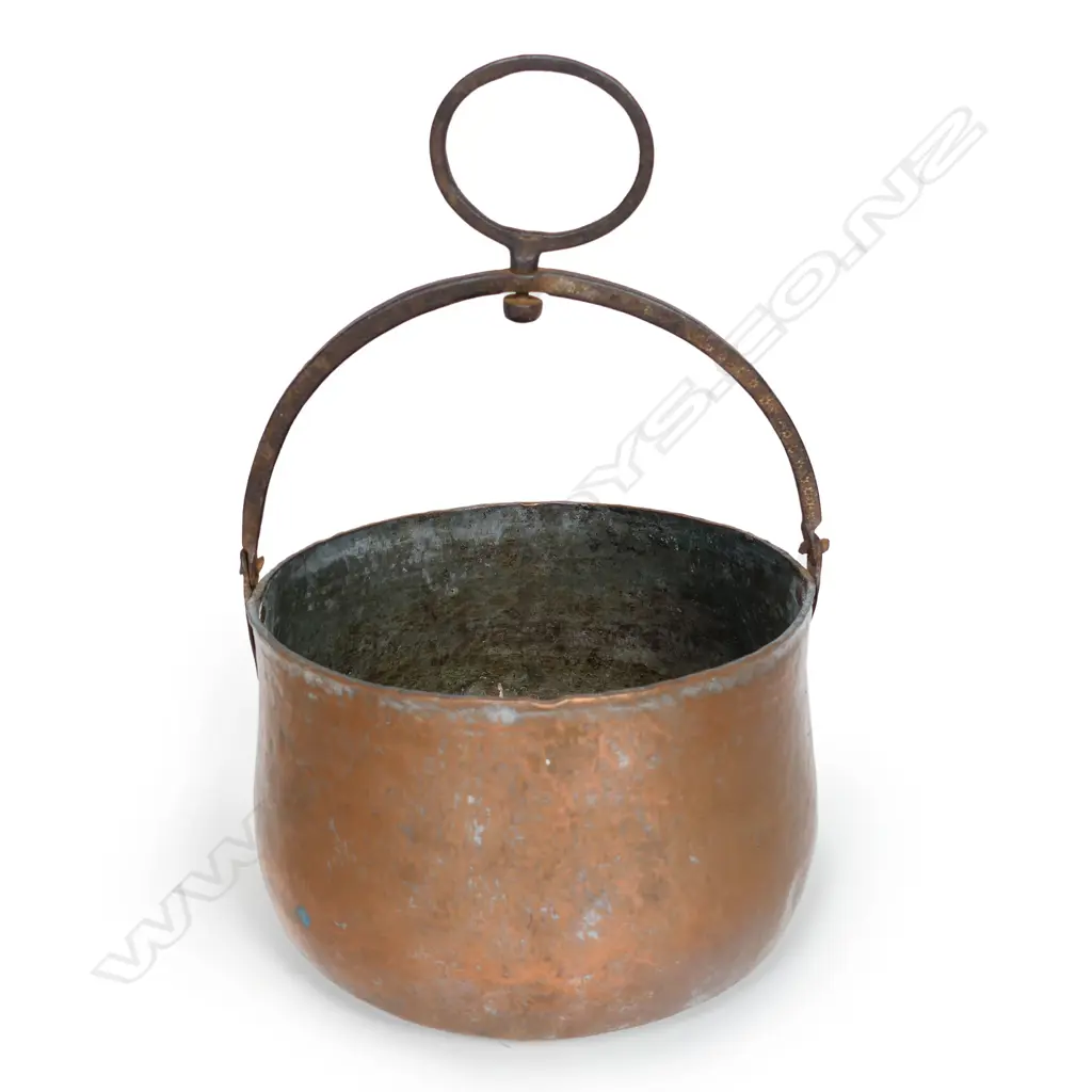 A vintage copper cooking pot, Image 1++