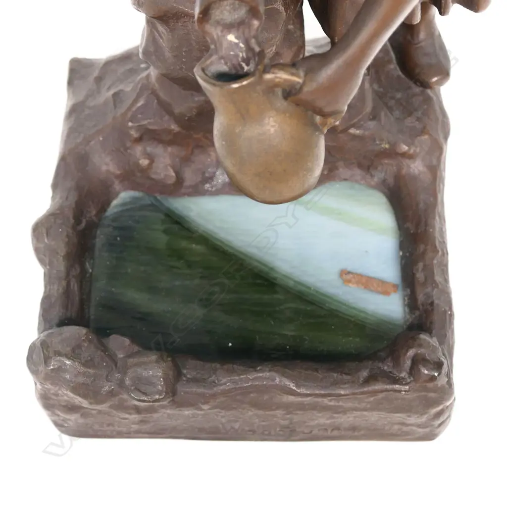 An Art Nouveau figured bronzed spelter table lamp, Image 1++