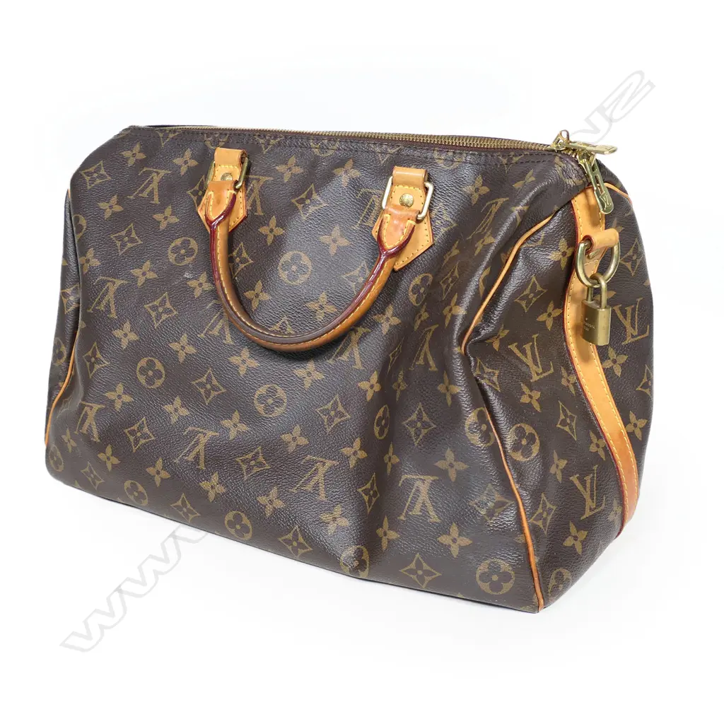 A Louis Vuitton Speedy Bandoulière 35 bag, Image 1++
