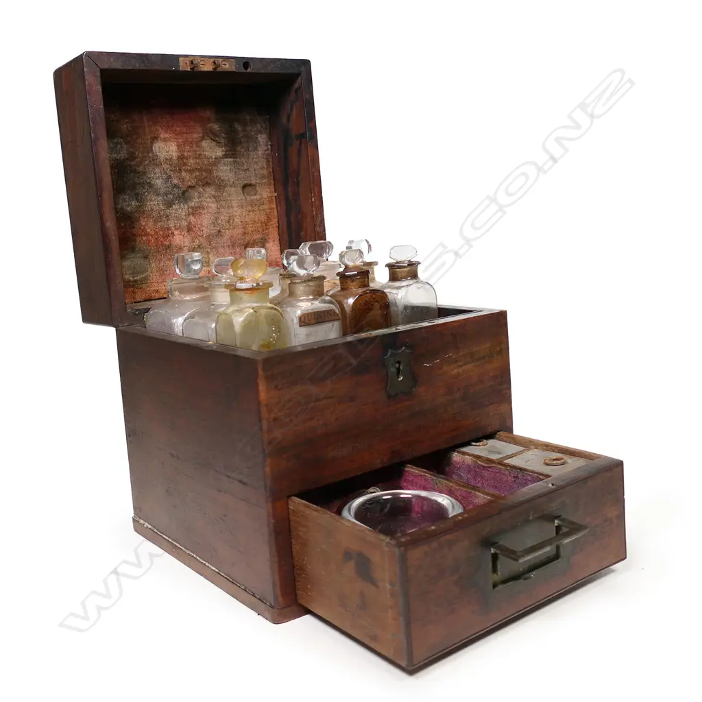 A Victorian mahogany apothecary chest, Image 1++