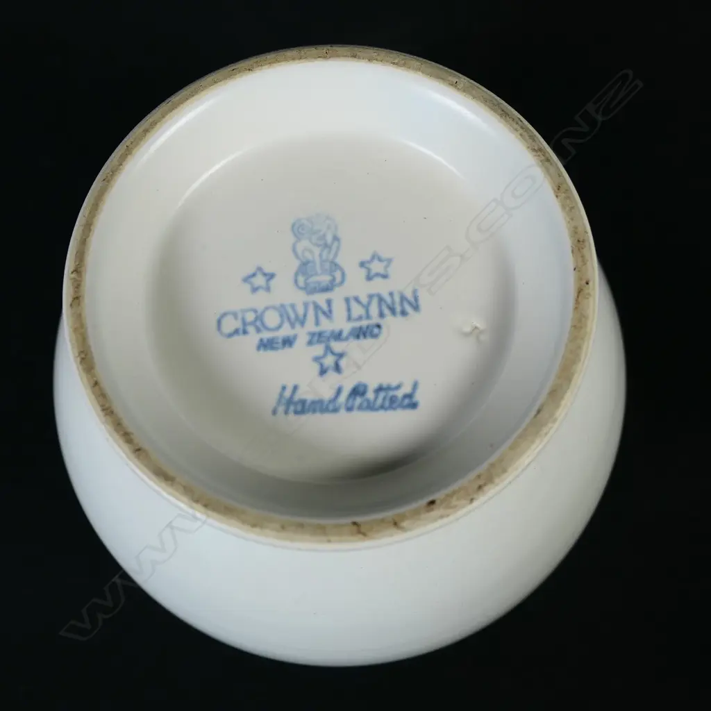 Crown Lynn small hand potted vase, Image 1++