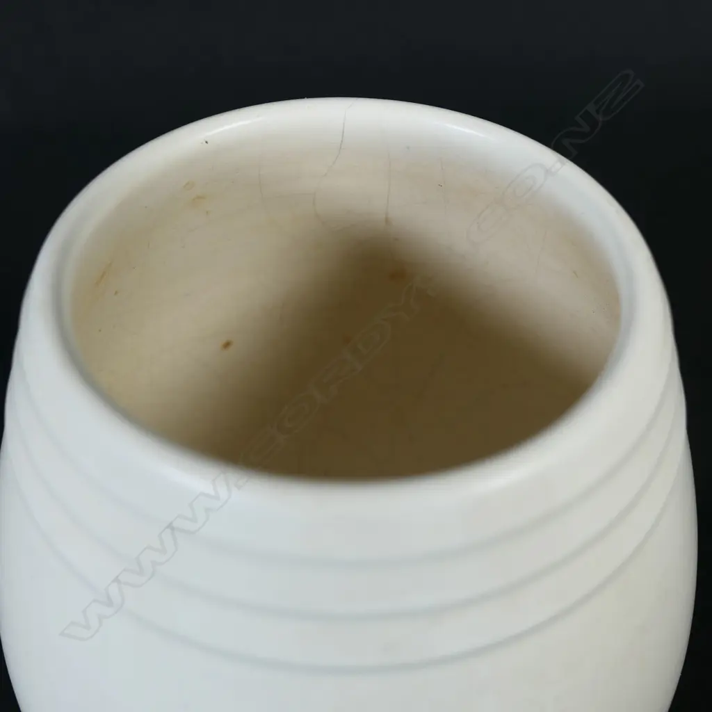 Crown Lynn small hand potted vase, Image 1++
