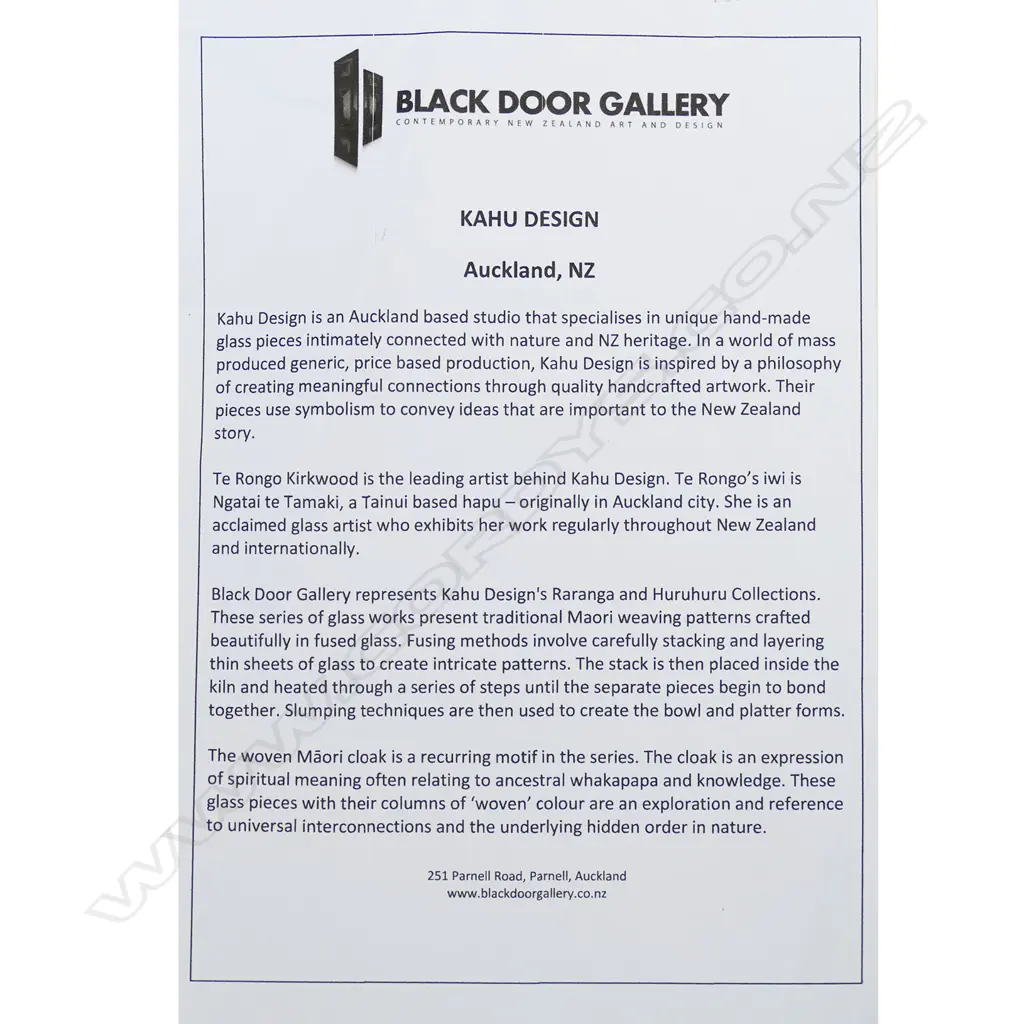 Kahu Design glass sculpture, Image 1++