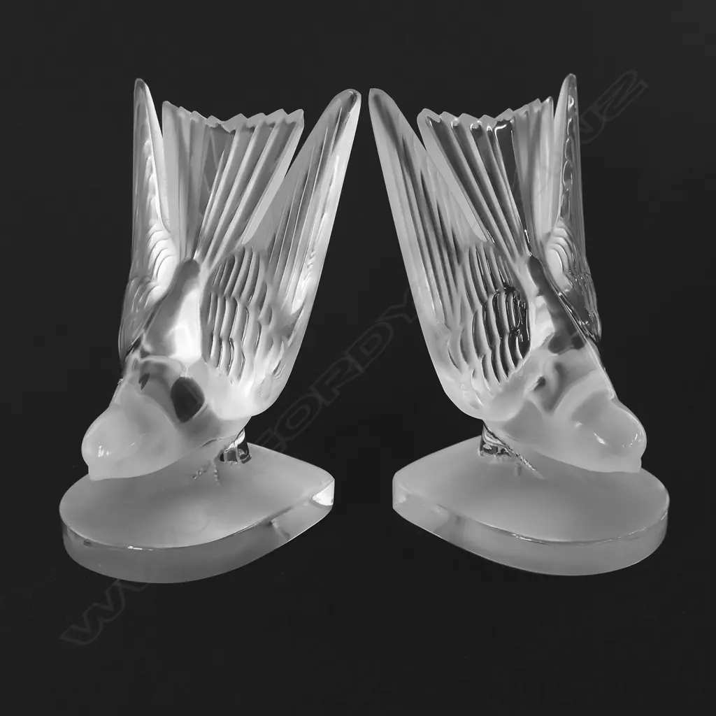 A pair of Lalique Hirondelle swallow bookends, Image 1++