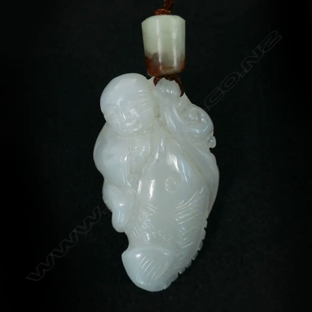 A Chinese carved white jade pendant, Image 1++