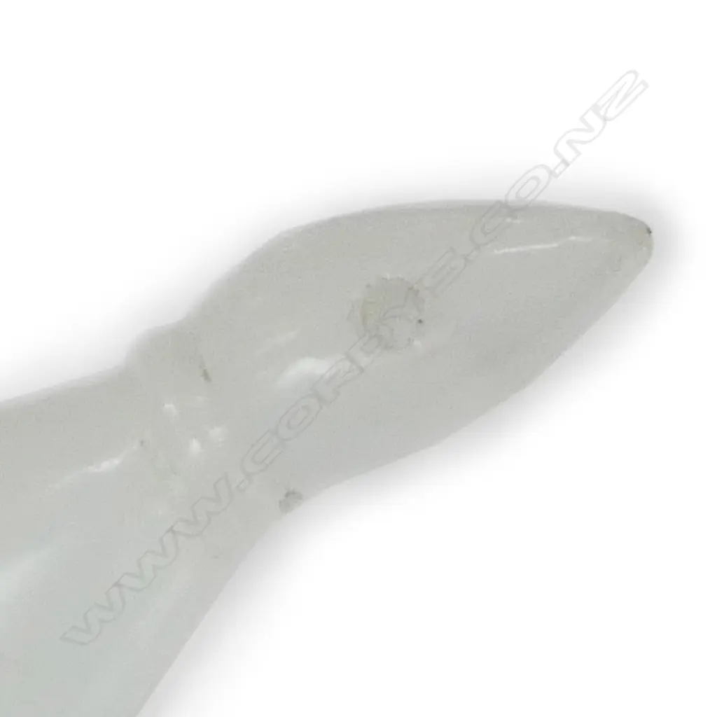 A Chinese carved white jade pod pendant, Image 1++