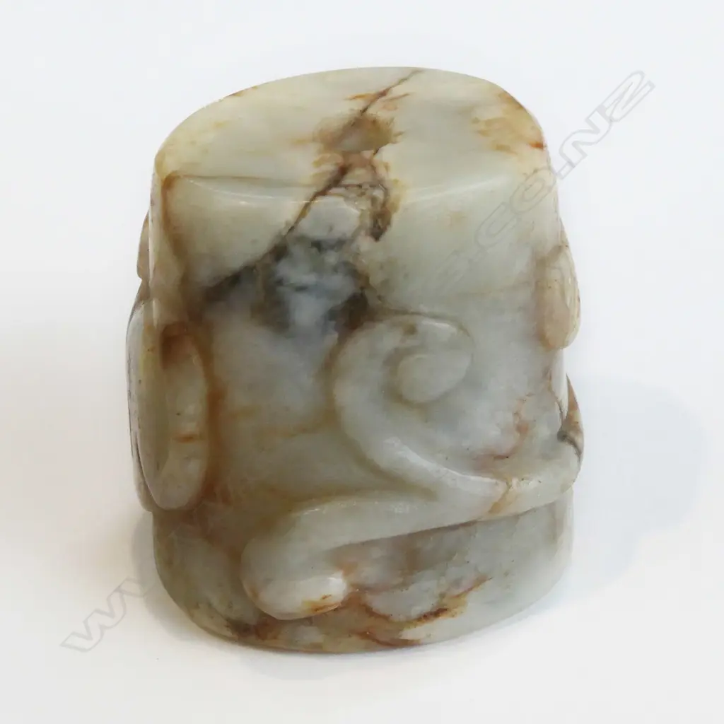 A Chinese carved jade bead, Image 1++