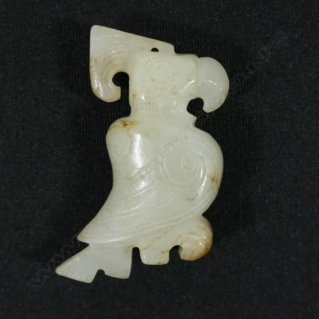 A Chinese carved jade parrot pendant, Image 1++