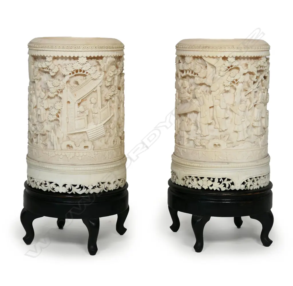 A pair of 19thC finely carved ivory brush pots, Image 1++